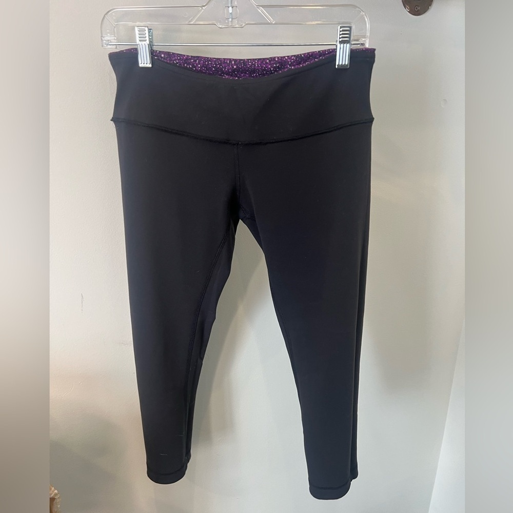 Lululemon reversible capris crops wunder under black and purple